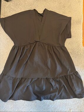 Simple V-Neck Tiered Dress — Black